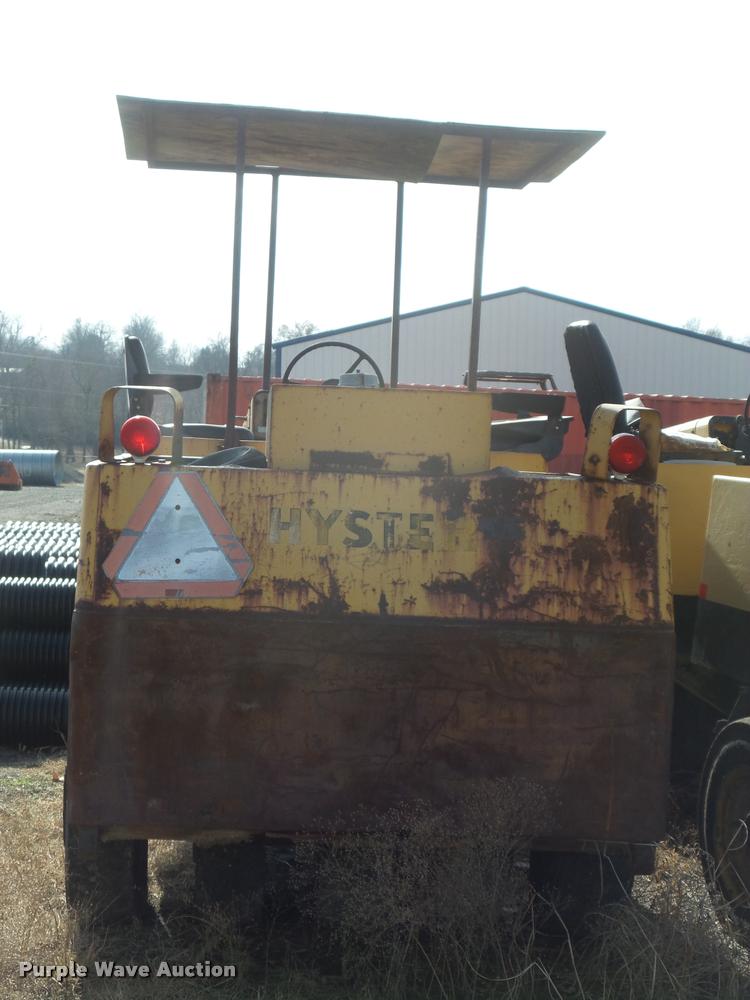 image for item DA5224 Hyster C530A pneumatic roller