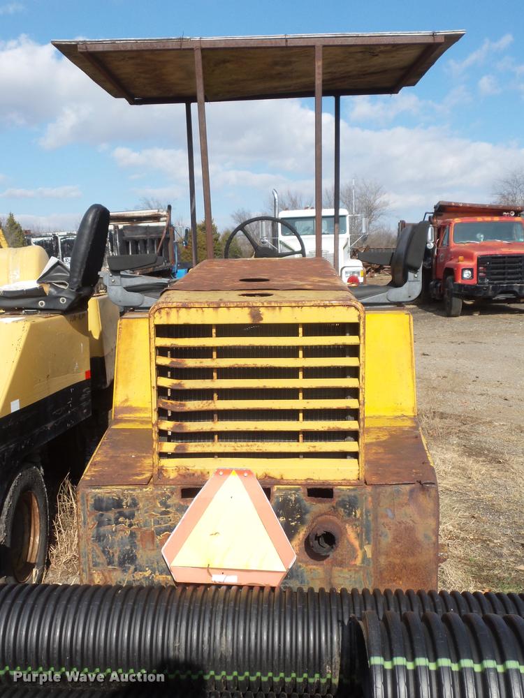 image for item DA5224 Hyster C530A pneumatic roller