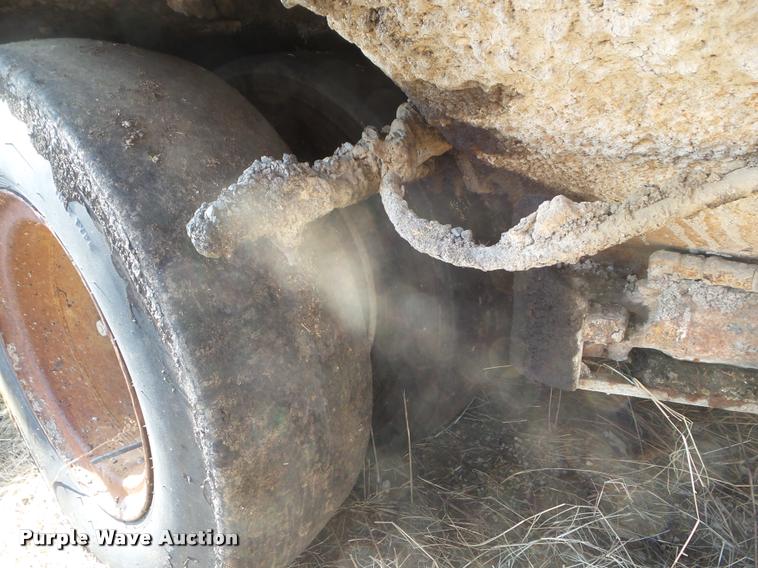 image for item DA5224 Hyster C530A pneumatic roller