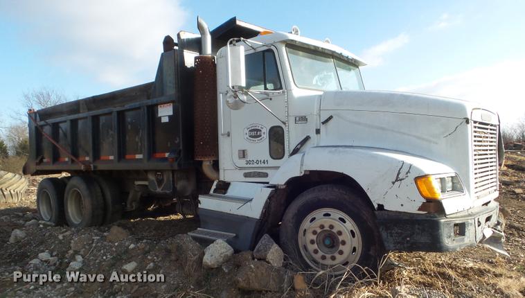 image for item DA5228 1995 Freightliner FLD112 dump truck