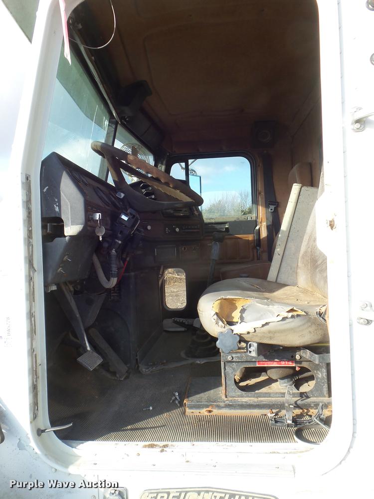 image for item DA5228 1995 Freightliner FLD112 dump truck