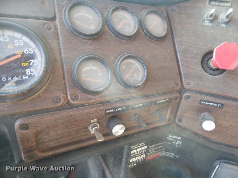 image for item DA5228 1995 Freightliner FLD112 dump truck