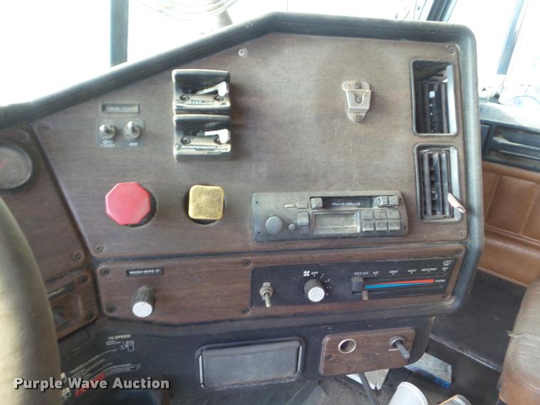 image for item DA5228 1995 Freightliner FLD112 dump truck