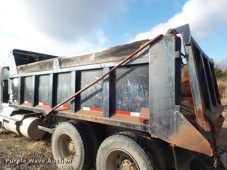 image for item DA5228 1995 Freightliner FLD112 dump truck