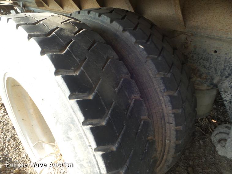 image for item DA5228 1995 Freightliner FLD112 dump truck