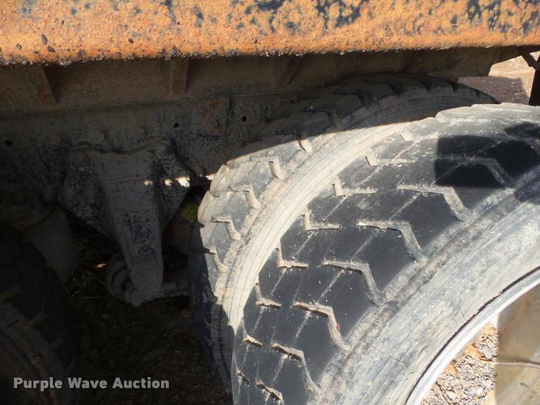 image for item DA5228 1995 Freightliner FLD112 dump truck