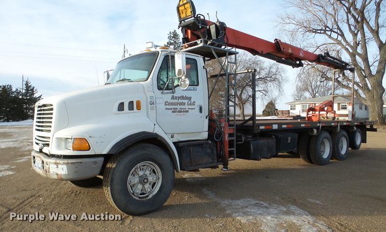 image for item DA7324 1997 Ford LT9513 Louisville 113 crane truck