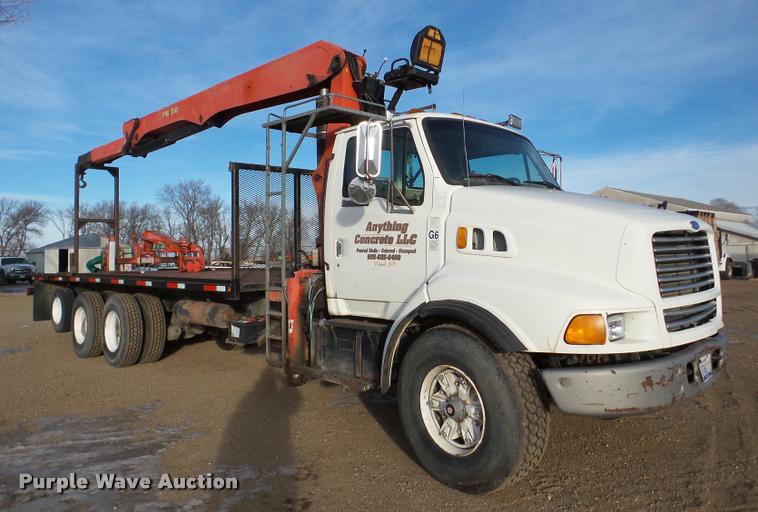 image for item DA7324 1997 Ford LT9513 Louisville 113 crane truck