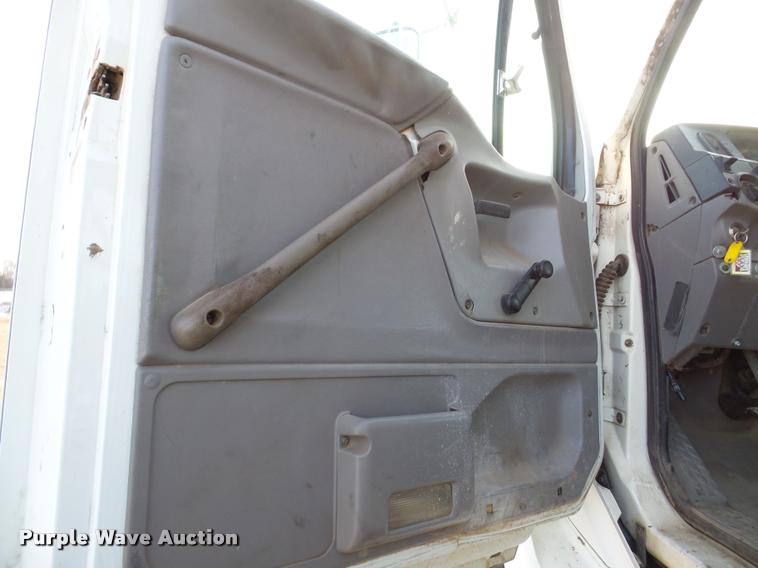 image for item DA7324 1997 Ford LT9513 Louisville 113 crane truck