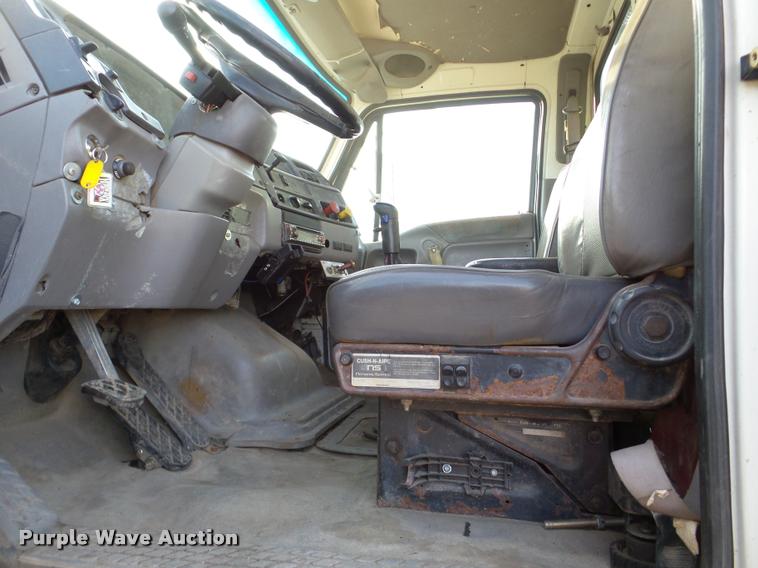 image for item DA7324 1997 Ford LT9513 Louisville 113 crane truck