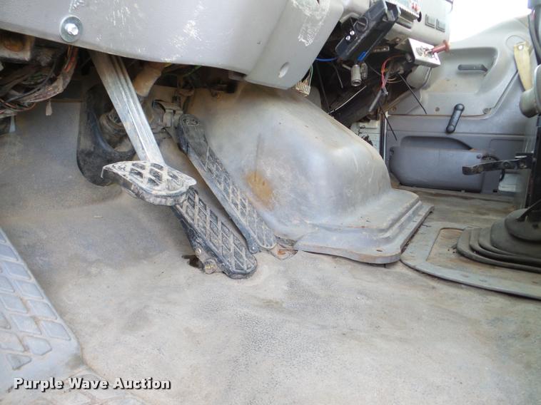 image for item DA7324 1997 Ford LT9513 Louisville 113 crane truck