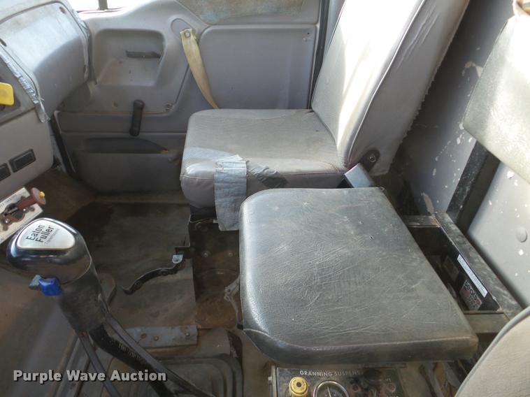 image for item DA7324 1997 Ford LT9513 Louisville 113 crane truck