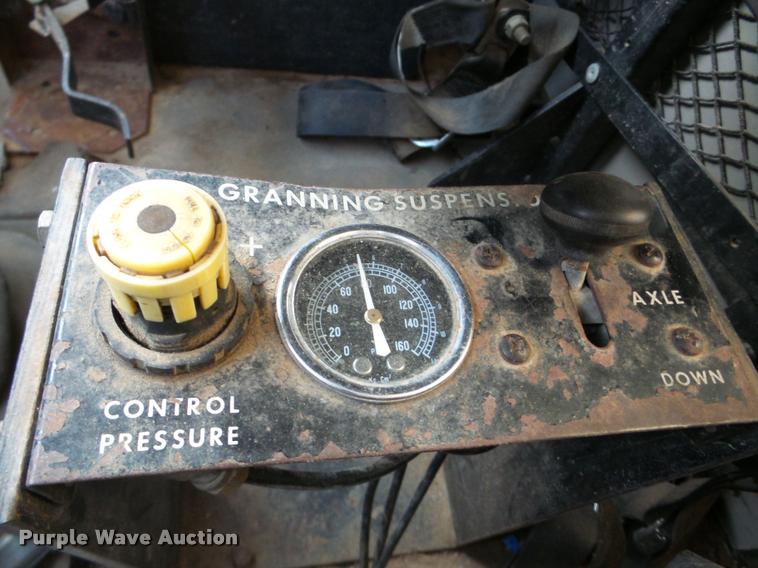 image for item DA7324 1997 Ford LT9513 Louisville 113 crane truck