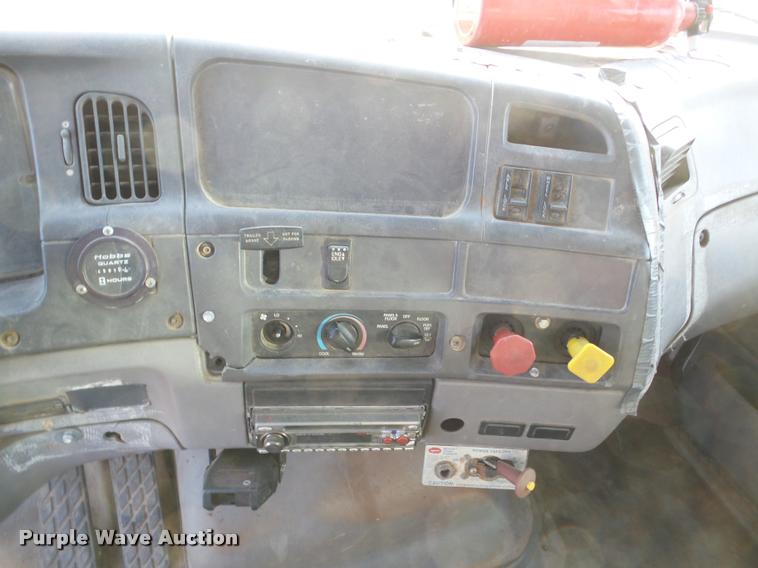 image for item DA7324 1997 Ford LT9513 Louisville 113 crane truck