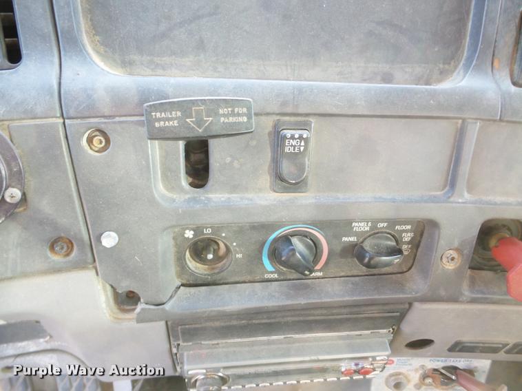 image for item DA7324 1997 Ford LT9513 Louisville 113 crane truck