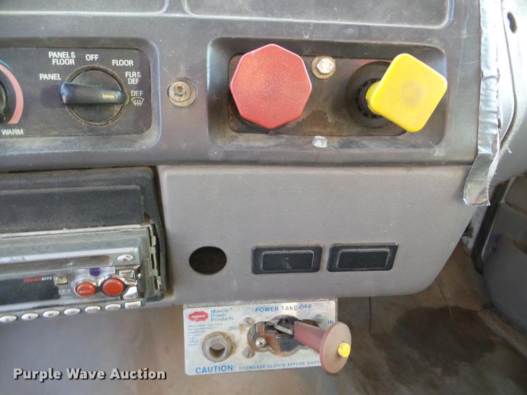 image for item DA7324 1997 Ford LT9513 Louisville 113 crane truck