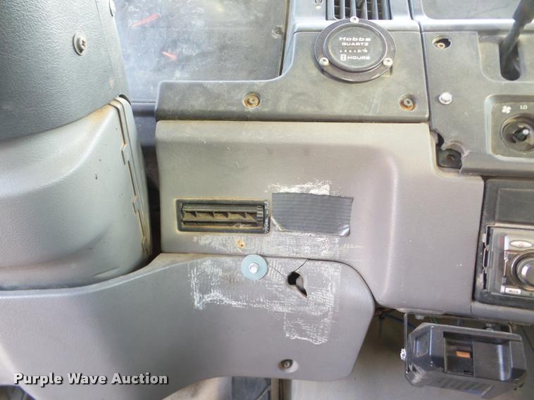 image for item DA7324 1997 Ford LT9513 Louisville 113 crane truck