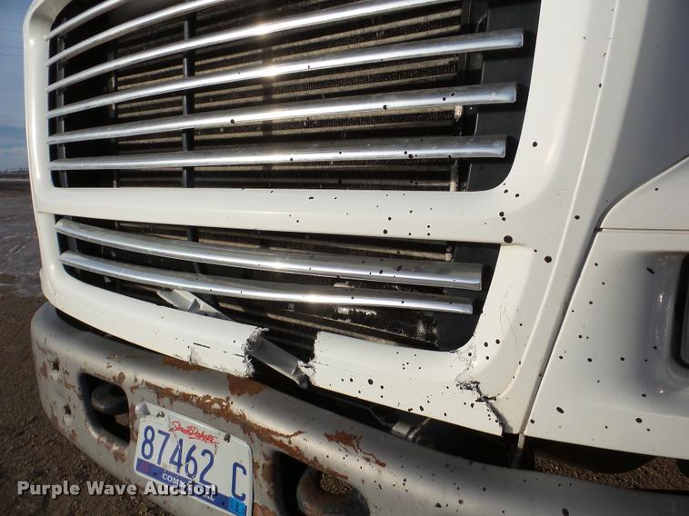 image for item DA7324 1997 Ford LT9513 Louisville 113 crane truck