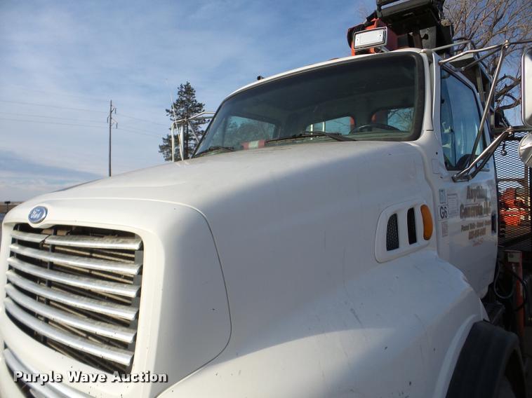 image for item DA7324 1997 Ford LT9513 Louisville 113 crane truck