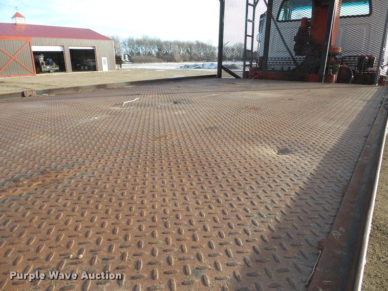 image for item DA7324 1997 Ford LT9513 Louisville 113 crane truck