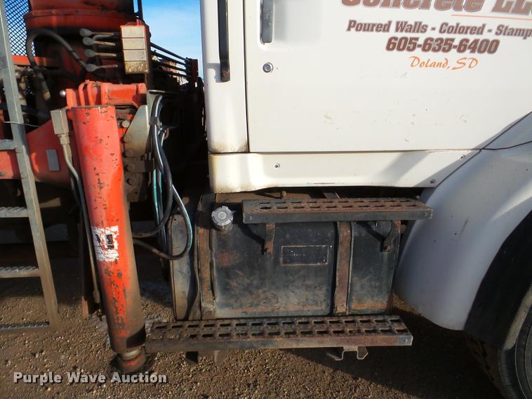 image for item DA7324 1997 Ford LT9513 Louisville 113 crane truck