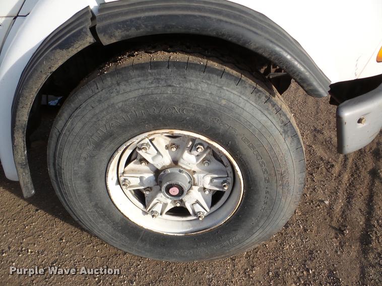 image for item DA7324 1997 Ford LT9513 Louisville 113 crane truck