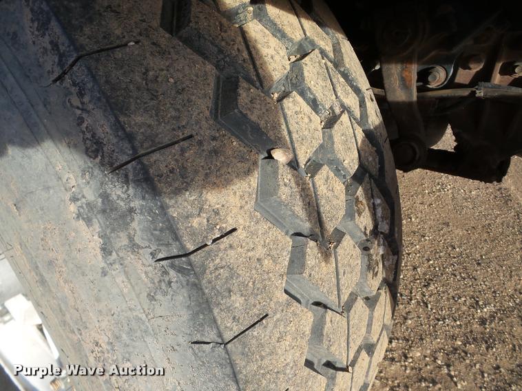 image for item DA7324 1997 Ford LT9513 Louisville 113 crane truck