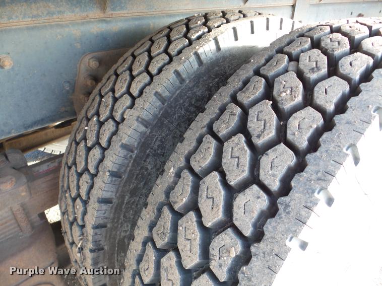 image for item DA7324 1997 Ford LT9513 Louisville 113 crane truck