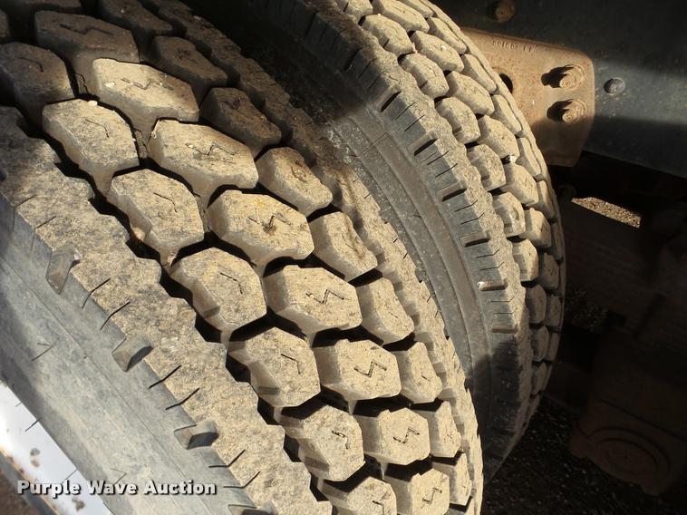 image for item DA7324 1997 Ford LT9513 Louisville 113 crane truck