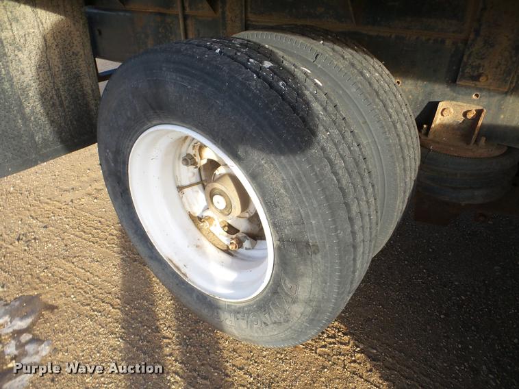 image for item DA7324 1997 Ford LT9513 Louisville 113 crane truck