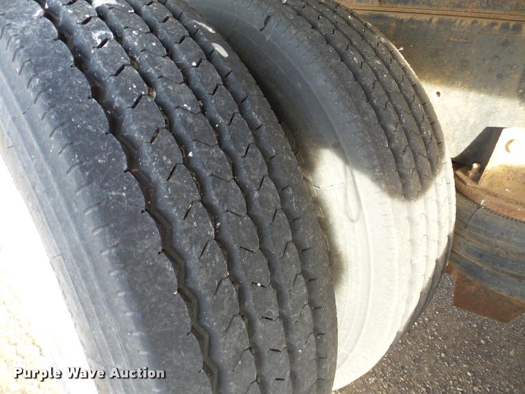 image for item DA7324 1997 Ford LT9513 Louisville 113 crane truck