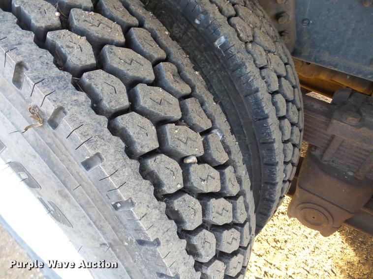 image for item DA7324 1997 Ford LT9513 Louisville 113 crane truck