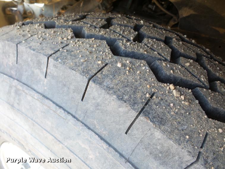 image for item DA7324 1997 Ford LT9513 Louisville 113 crane truck