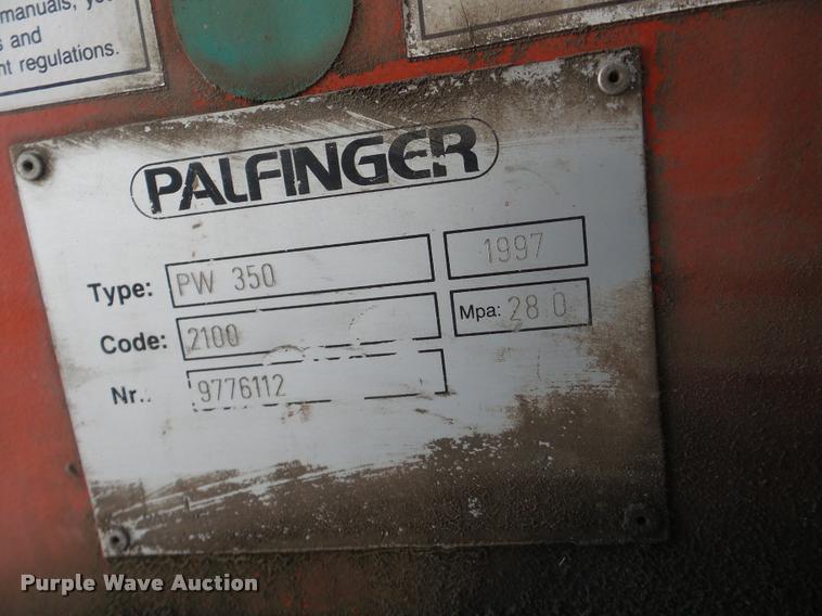 image for item DA7324 1997 Ford LT9513 Louisville 113 crane truck