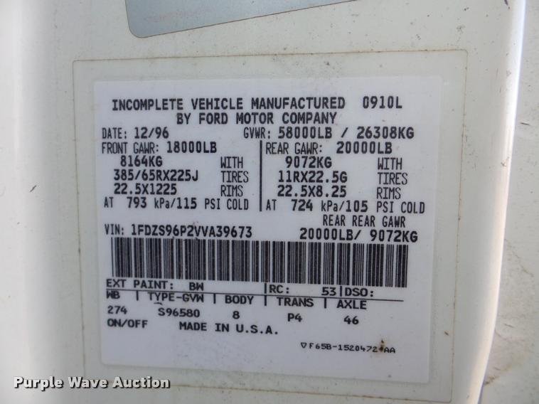 image for item DA7324 1997 Ford LT9513 Louisville 113 crane truck