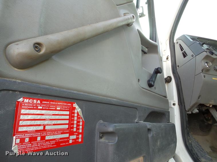 image for item DA7325 2000 Sterling L9513 crane truck