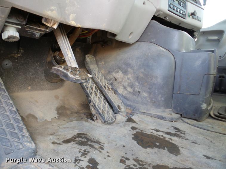 image for item DA7325 2000 Sterling L9513 crane truck