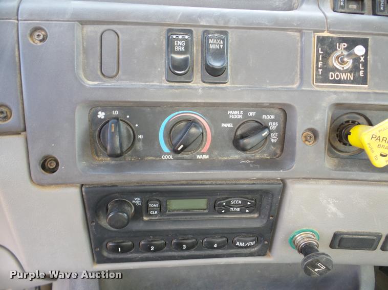 image for item DA7325 2000 Sterling L9513 crane truck