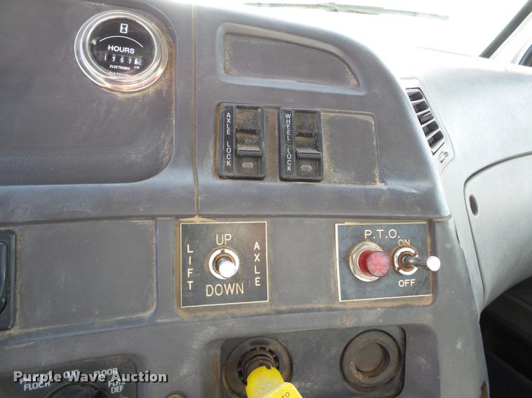 image for item DA7325 2000 Sterling L9513 crane truck