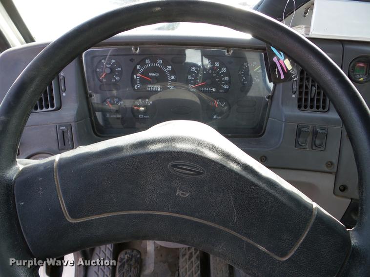 image for item DA7325 2000 Sterling L9513 crane truck