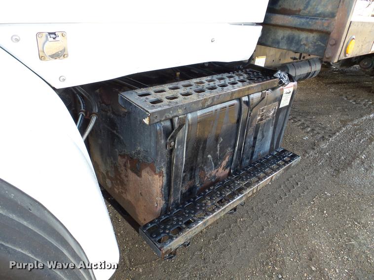 image for item DA7325 2000 Sterling L9513 crane truck