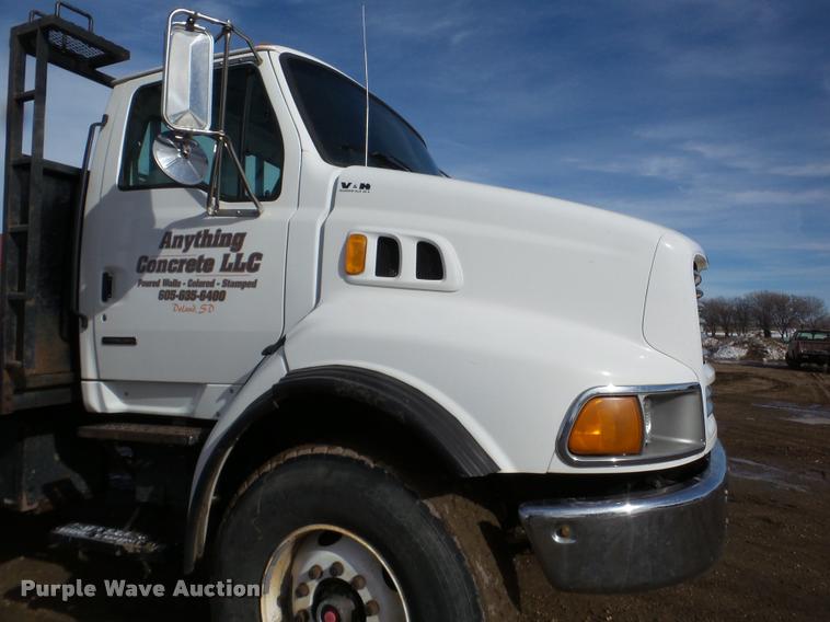 image for item DA7325 2000 Sterling L9513 crane truck