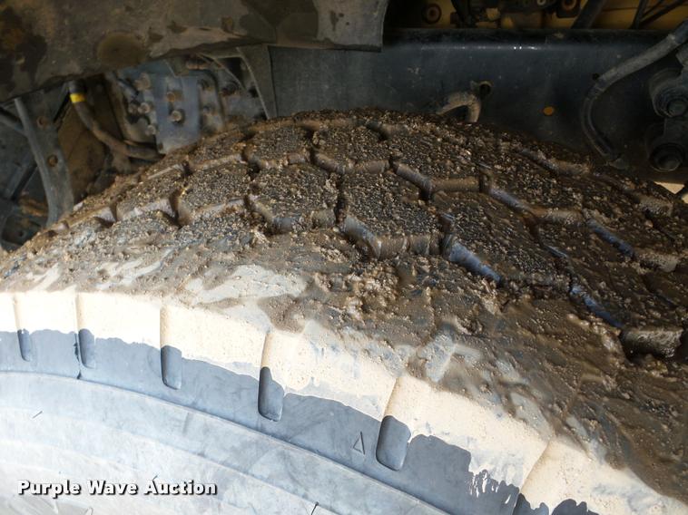 image for item DA7325 2000 Sterling L9513 crane truck