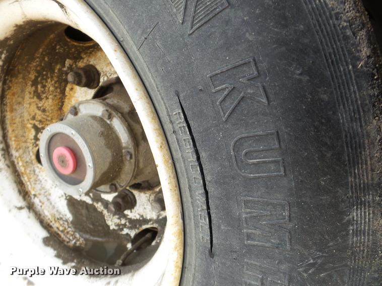 image for item DA7325 2000 Sterling L9513 crane truck