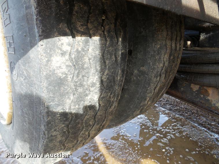 image for item DA7325 2000 Sterling L9513 crane truck