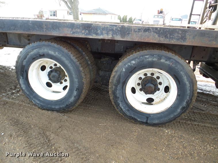 image for item DA7325 2000 Sterling L9513 crane truck