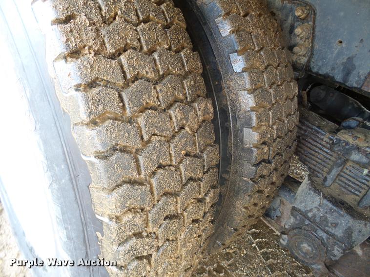 image for item DA7325 2000 Sterling L9513 crane truck