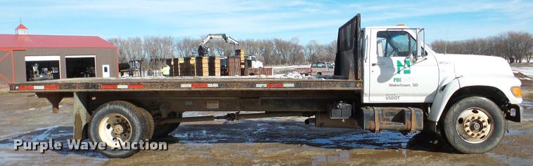 image for item DA7326 1999 Ford F800 dump flatbed truck