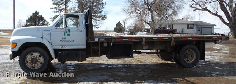 image for item DA7326 1999 Ford F800 dump flatbed truck