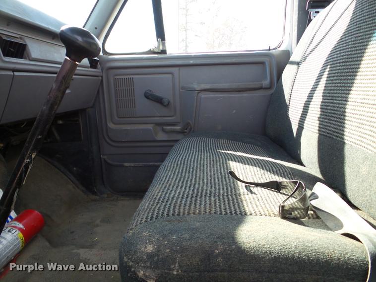 image for item DA7326 1999 Ford F800 dump flatbed truck